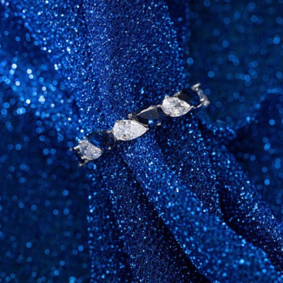 Solid Sterling Silver Sapphire Ring - Picture 4 of 5